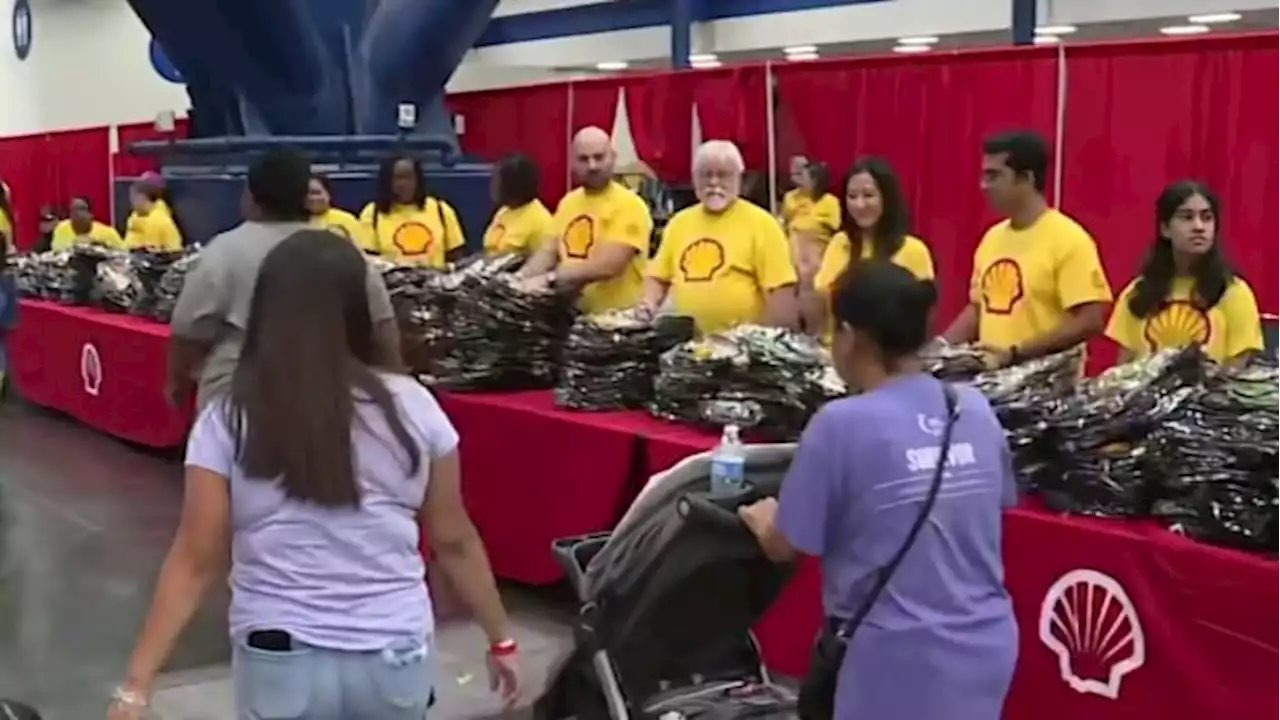 Hundreds attend Houston Mayor’s Back 2 School Festival