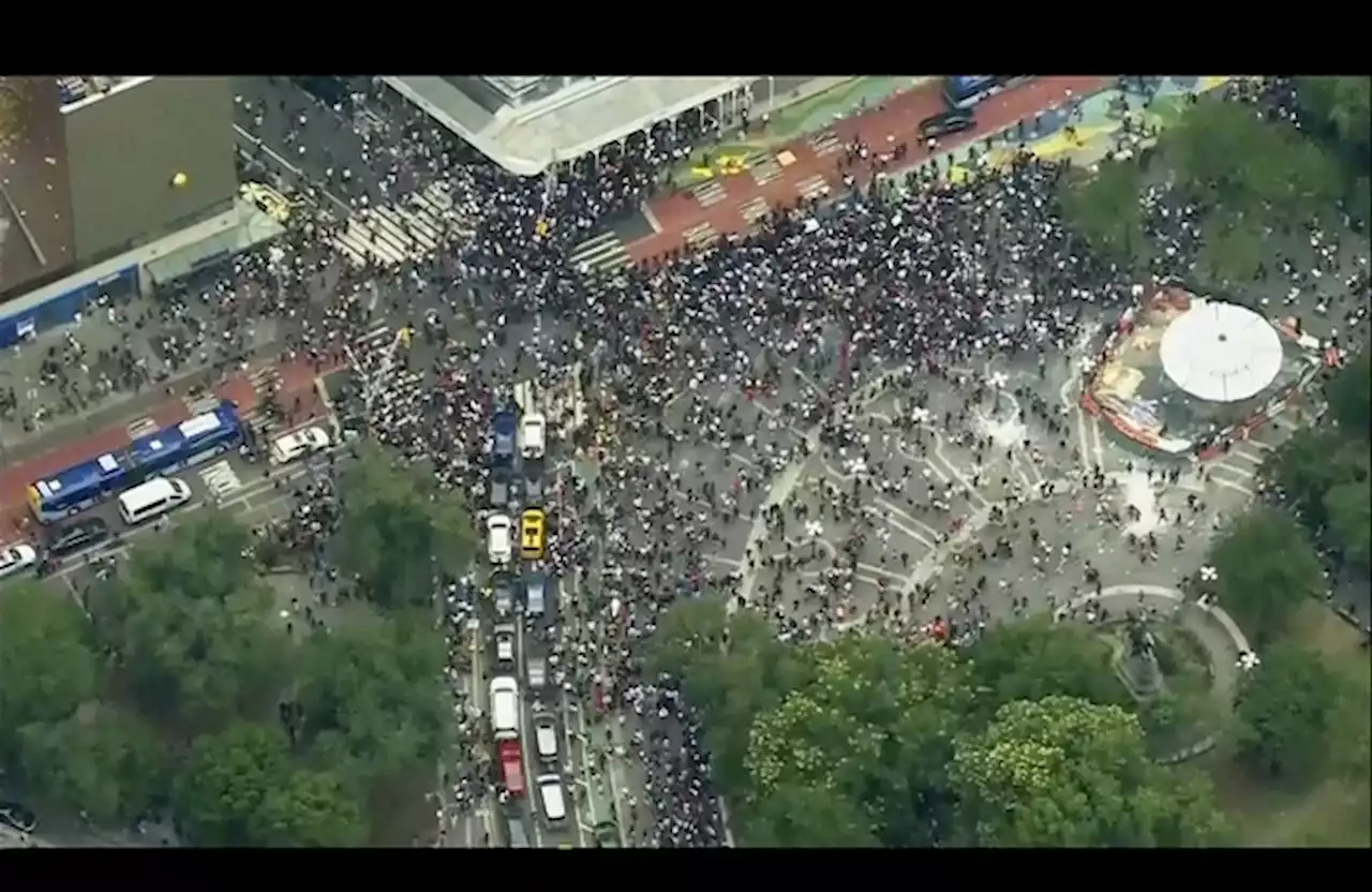 Nueva York: trifulca en Union Square por evento de ‘streamer’