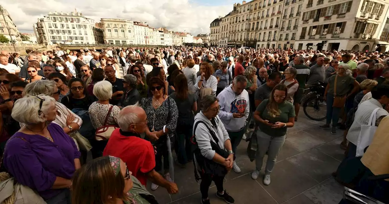 «Des fêtes souillées» : des centaines de personnes à Bayonne rendent hommage à Patrice L.