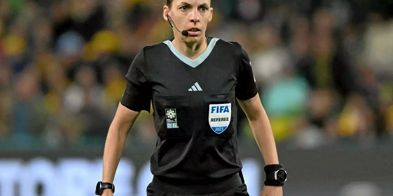 Le long combat des arbitres féminines de football pour accéder au haut niveau