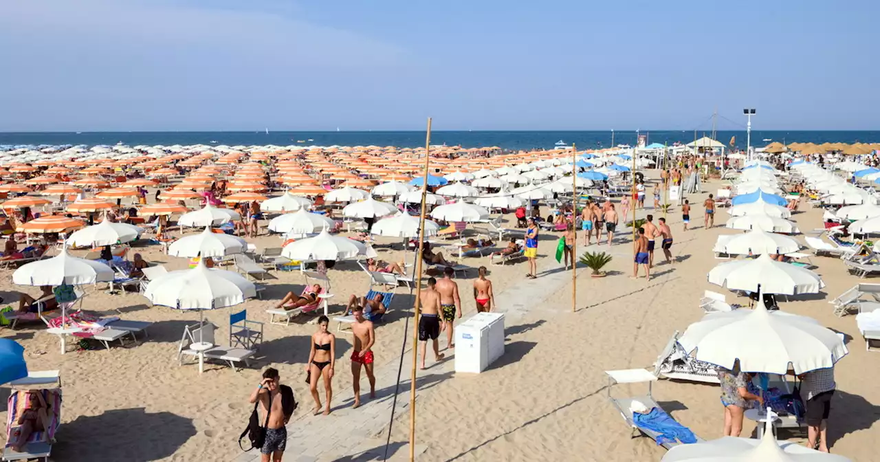 Rimini, l'invasione dei lituani: ecco cosa sta succedendo in riviera