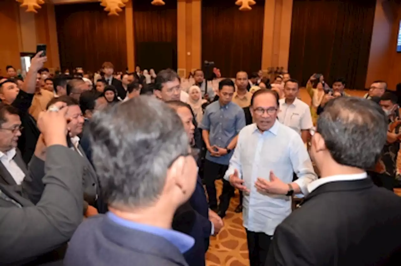 Anwar says determined to end corruption, which hampered past administrations