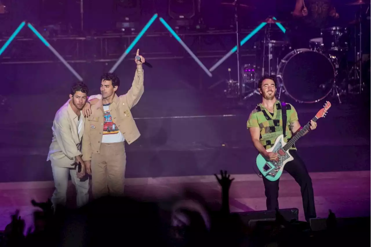 Review: Jonas Brothers prep for big Yankee Stadium dates with Bay Area concert