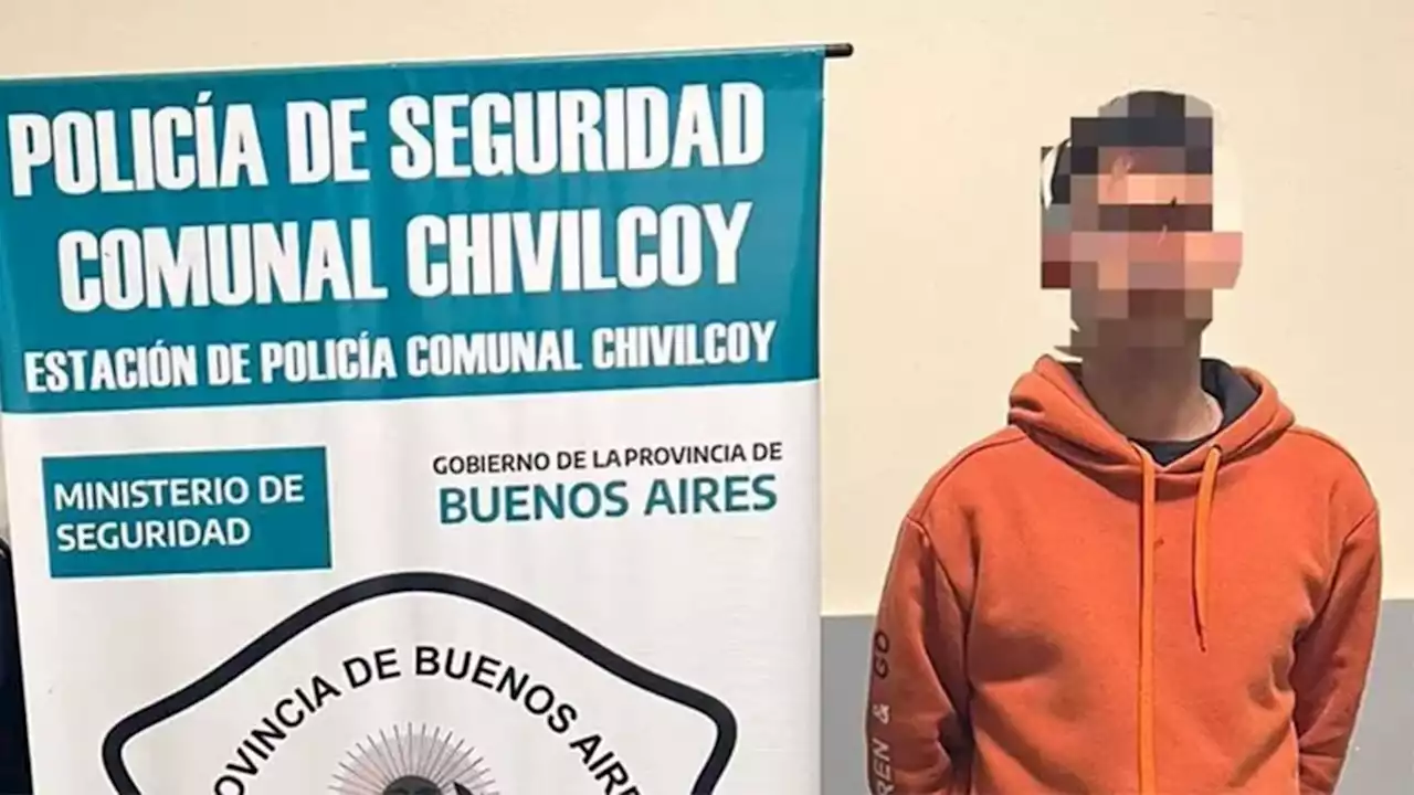 VIDEO: Candidato de Milei fue detenido por vandalizar publicidad electoral