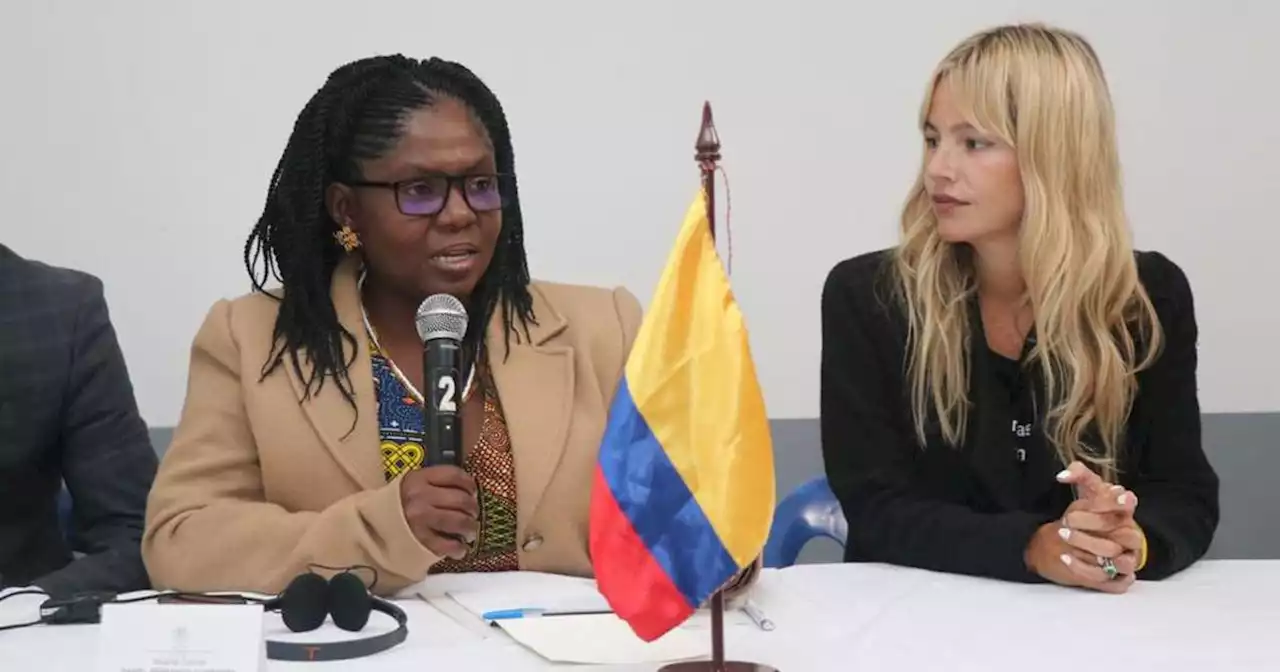 Junto a Johana Bahamón, Francia Márquez visitó Cárcel La Modelo y estos fueron sus compromisos