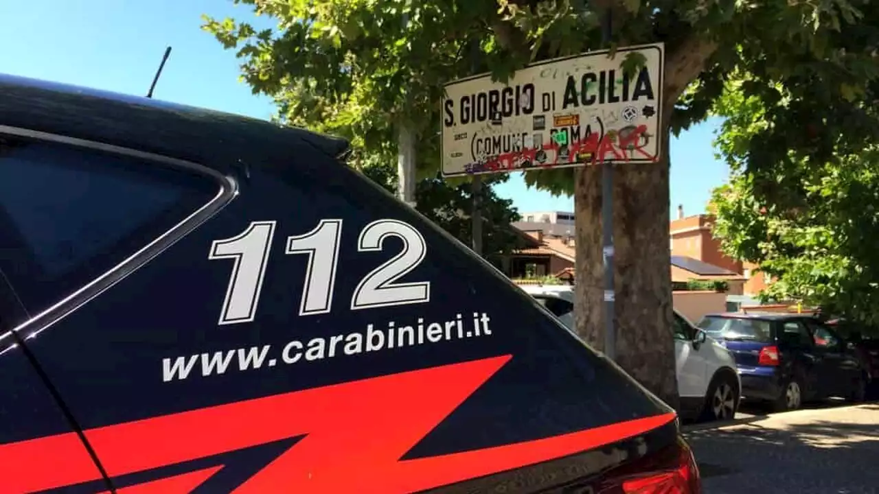 Evaso dai domiciliari, i carabinieri lo trovano appeso al muro del palazzo