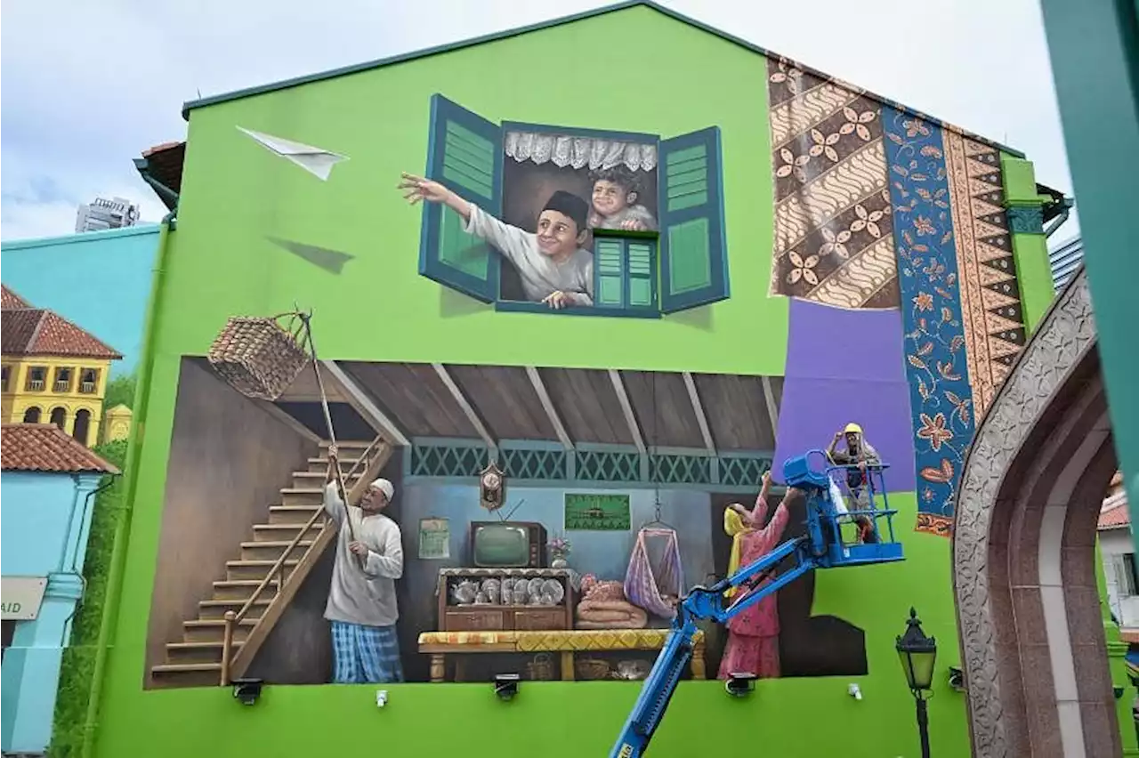 Mural artist gives Kampong Glam a glam up