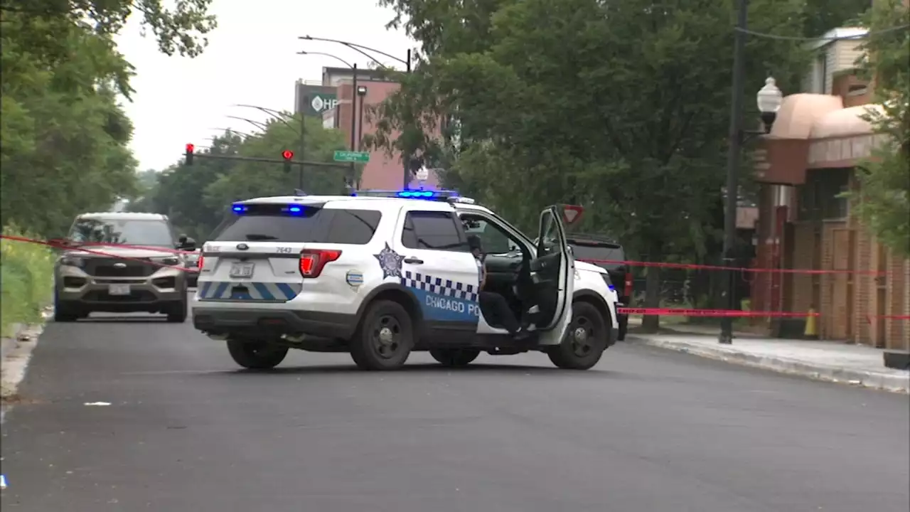 Boy, 14, in critical condition after shot in head on Near West Side, Chicago police say