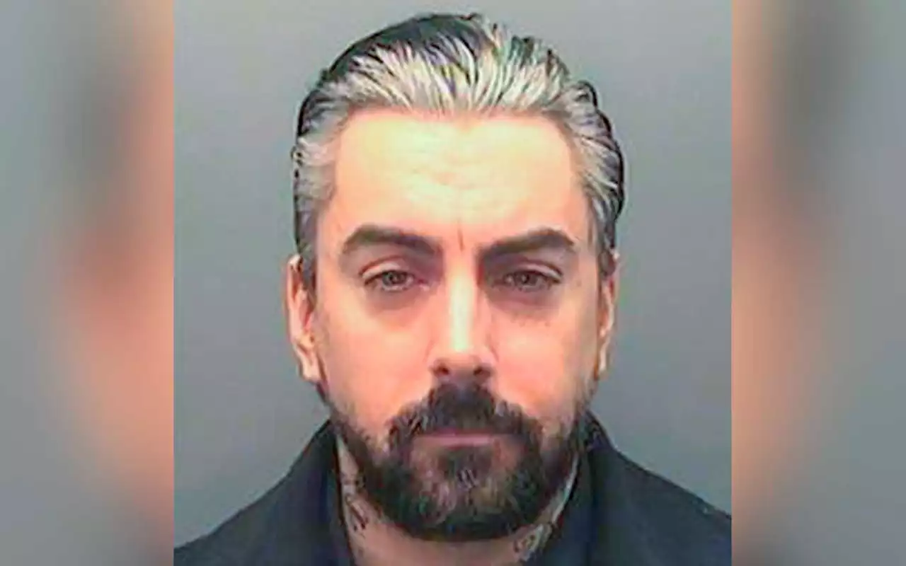 Apuñalan al rockero pedófilo Ian Watkins en una prisión inglesa