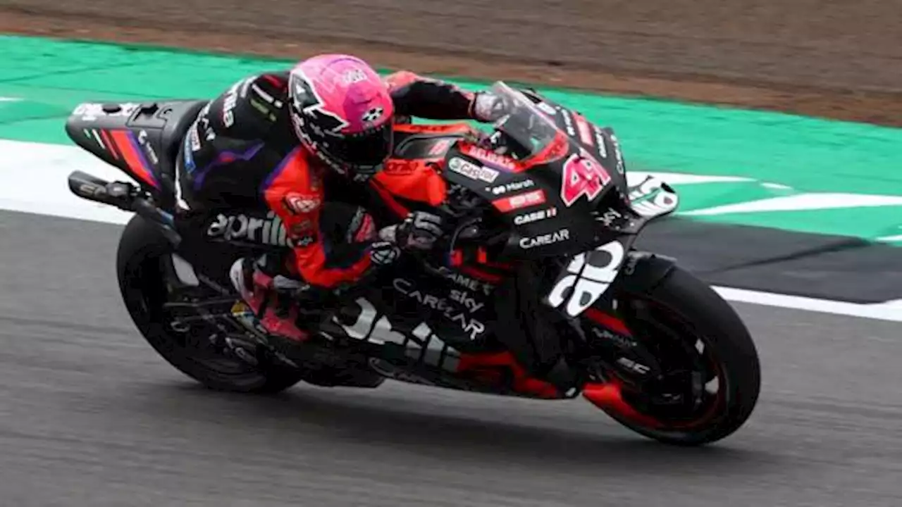 Espargaro overtakes Bagnaia on final lap to win