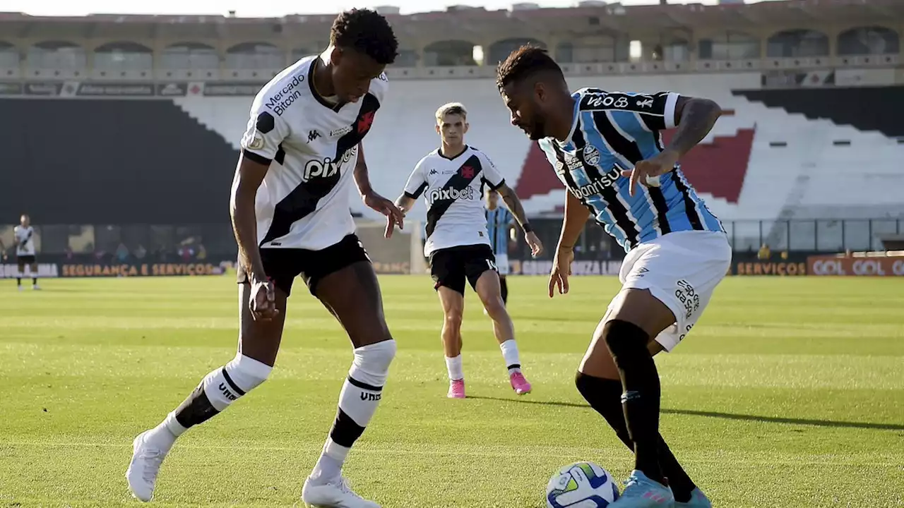 Estreante decide, Vasco vence Grêmio e “faz as pazes” com São Januário