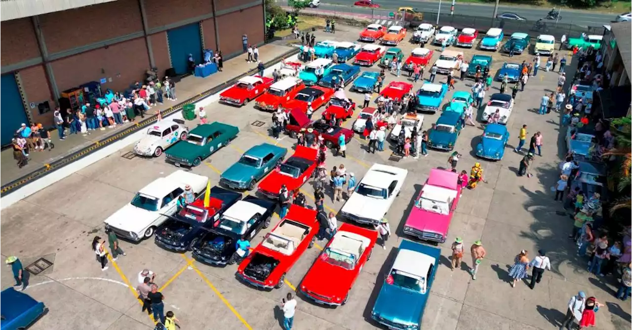 En plena transmisión del Desfile de Autos Clásicos y Antiguos desapareció un transmisor de Teleantioquia