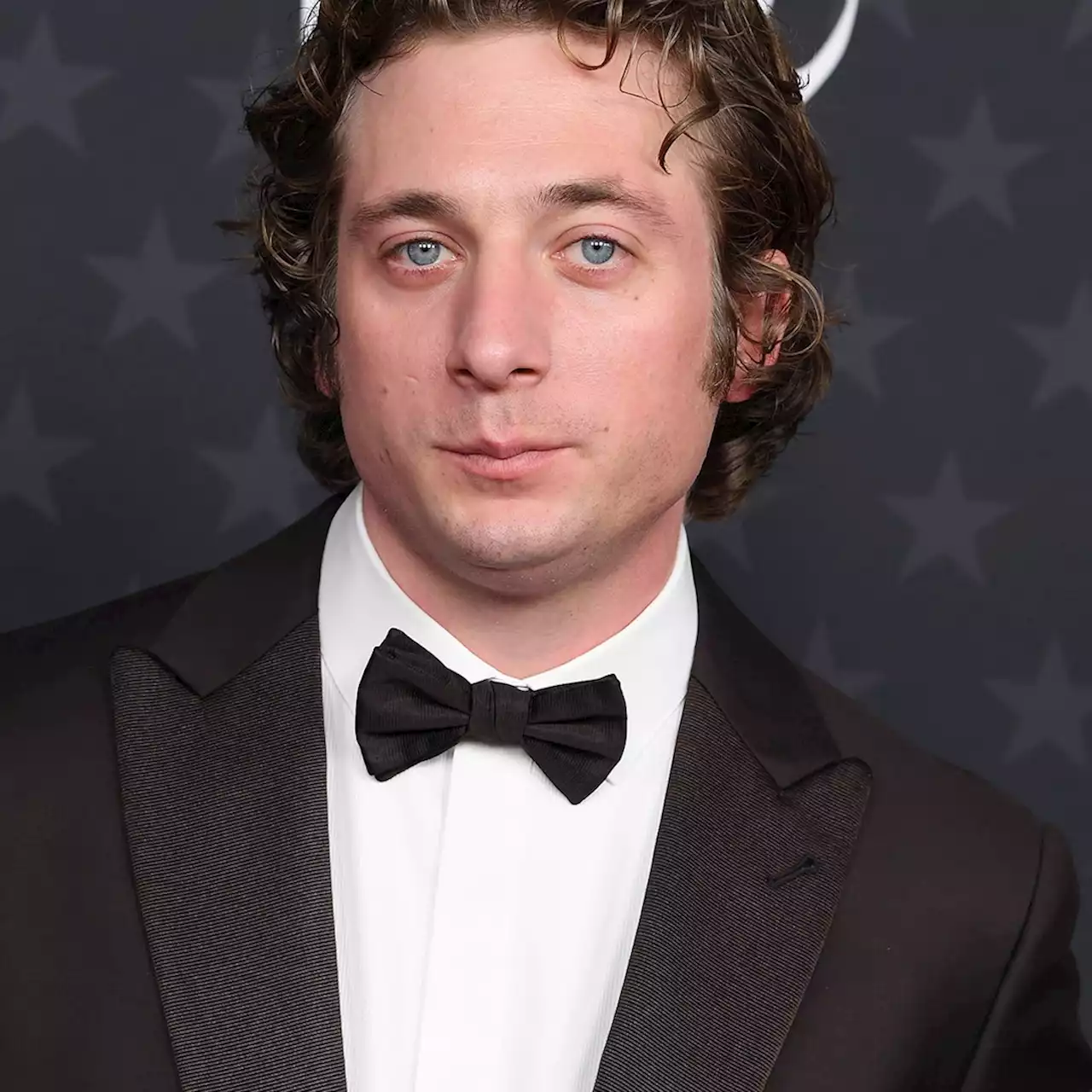 Jeremy Allen White Kisses Ashley Moore Amid Addison Timlin Divorce - E! Online