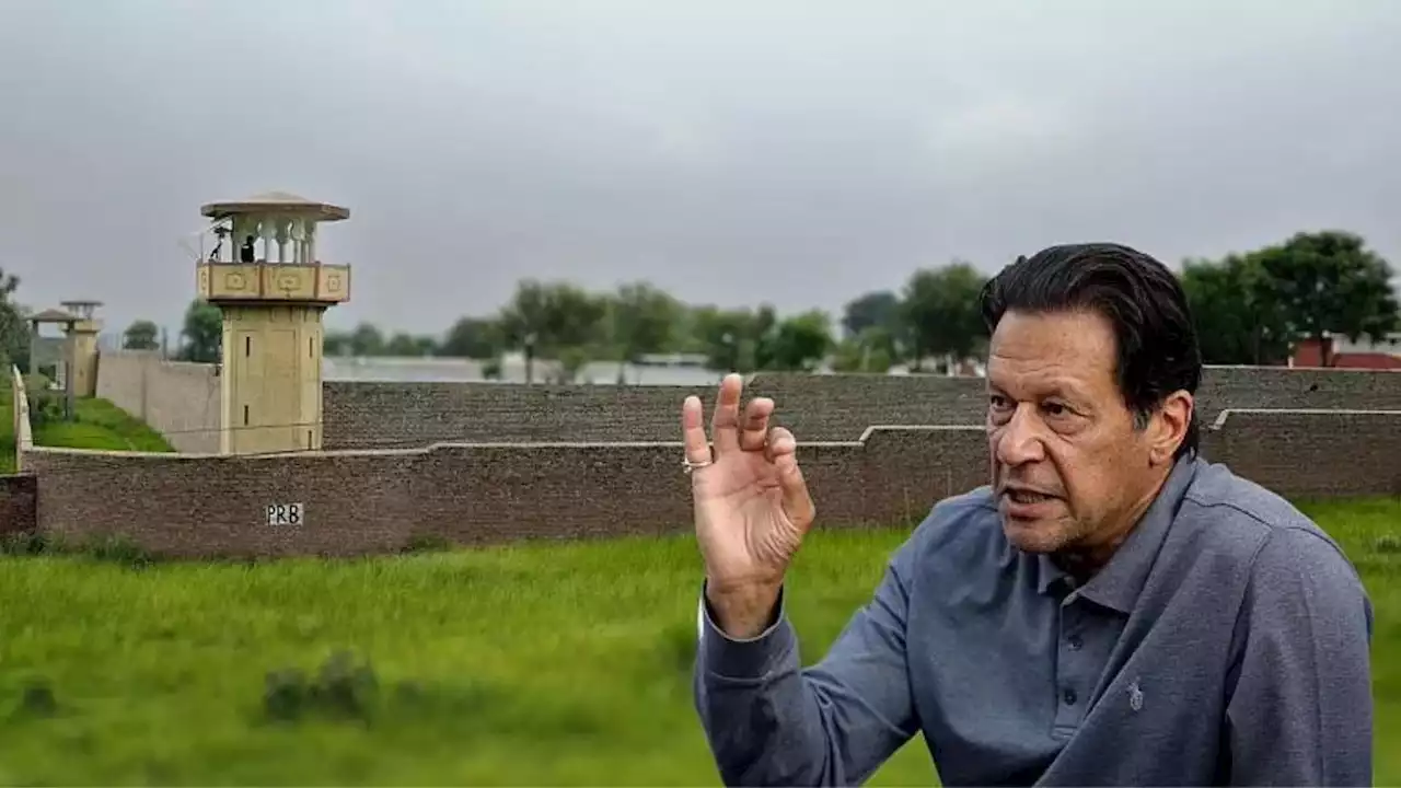 از عرش به فرش؛ عمران خان نخستین شب را در زندان فوق امنیتی گذراند