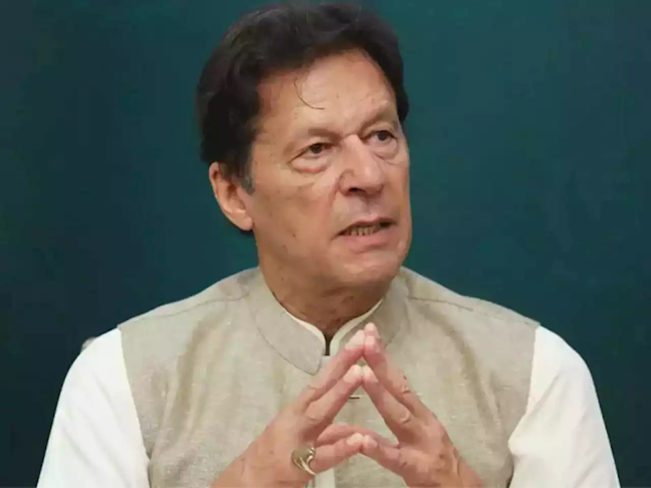 عمران خان کا جیل میں پہلا دن، بیشتر وقت مطالعہ کرتے گزارا - ایکسپریس اردو