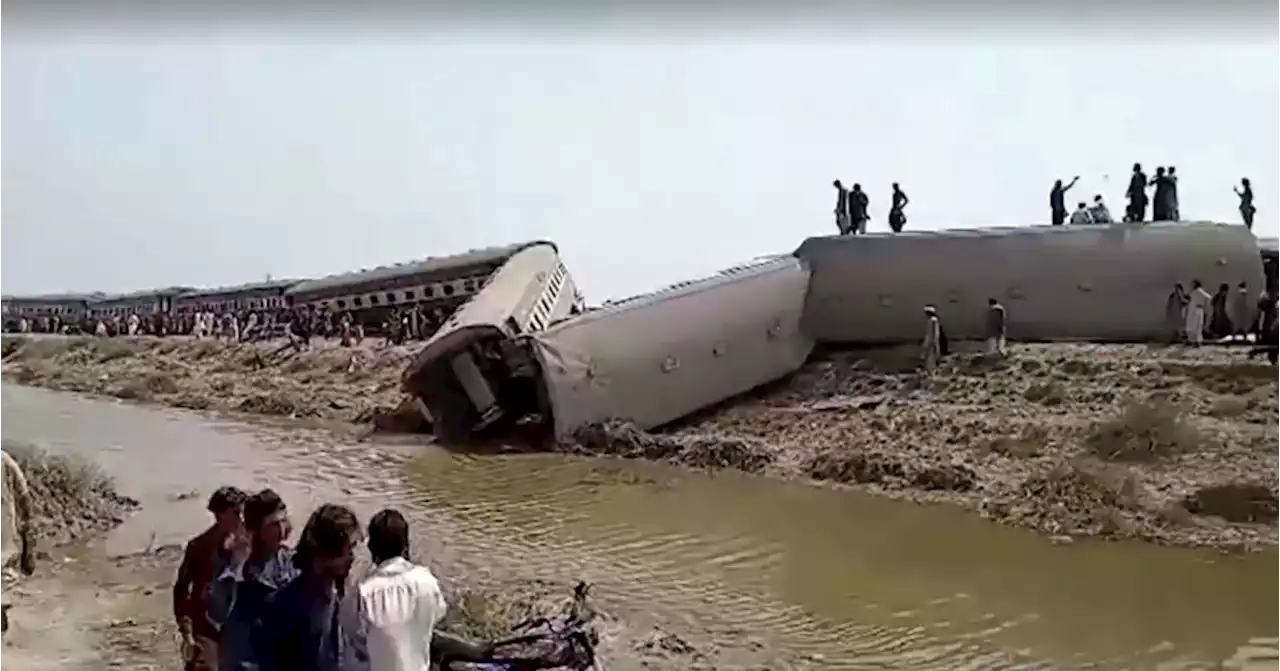 At least 19 killed after train derails in southern Pakistan