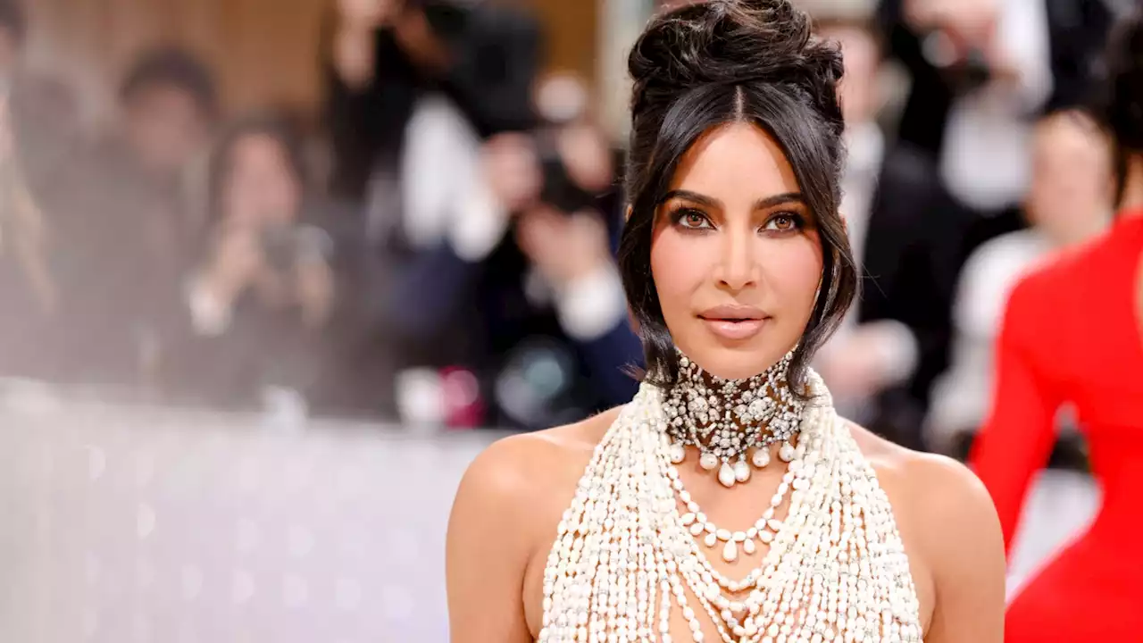 Kim Kardashian plus sexy que jamais dans un total look en cuir - Grazia