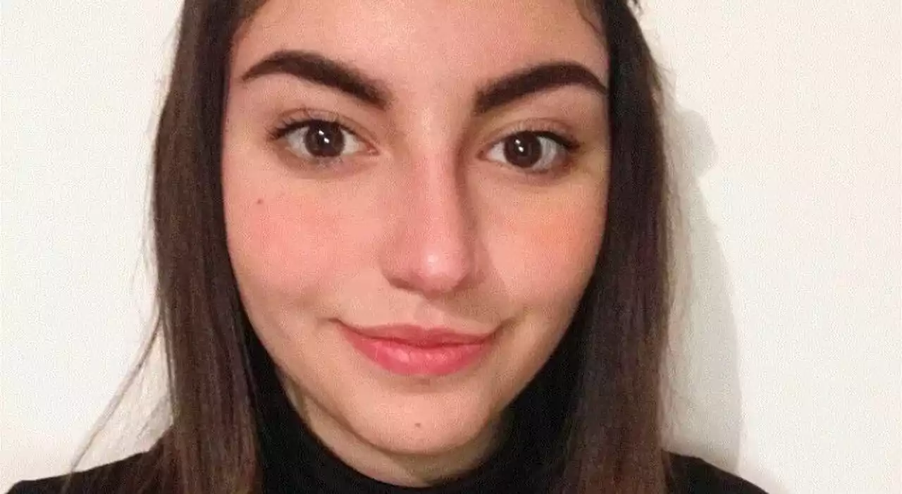 Chiara Mazza, si schianta con l'auto e chiama il fratello: «Ho avuto un incidente». Poi sviene e muore a 25 anni