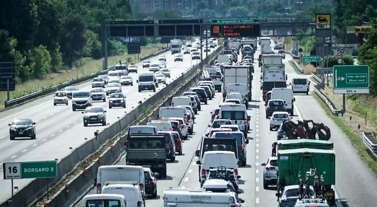 Traffico tempo reale, oggi bollino nero: autostrada A34 bloccata per doppio incidente, ci sono feriti