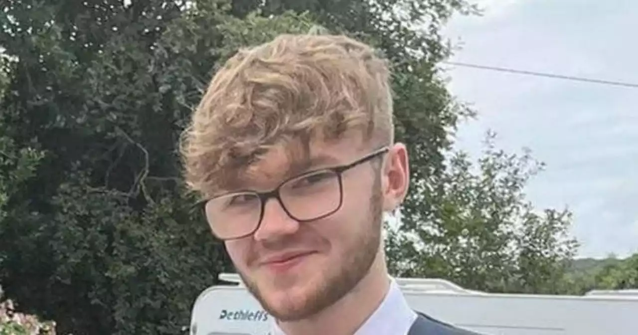 Tributes paid to 'brother and best friend', 19, killed in Donegal crash