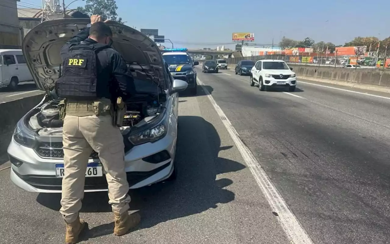 PRF prende motorista de aplicativo com carro roubado na Via Dutra | Rio de Janeiro | O Dia