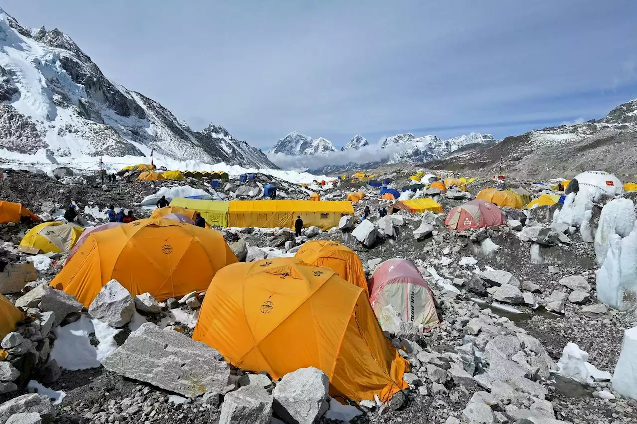 Alpinisme : au mont Everest, l’ascension « est en passe de devenir Disneyland »