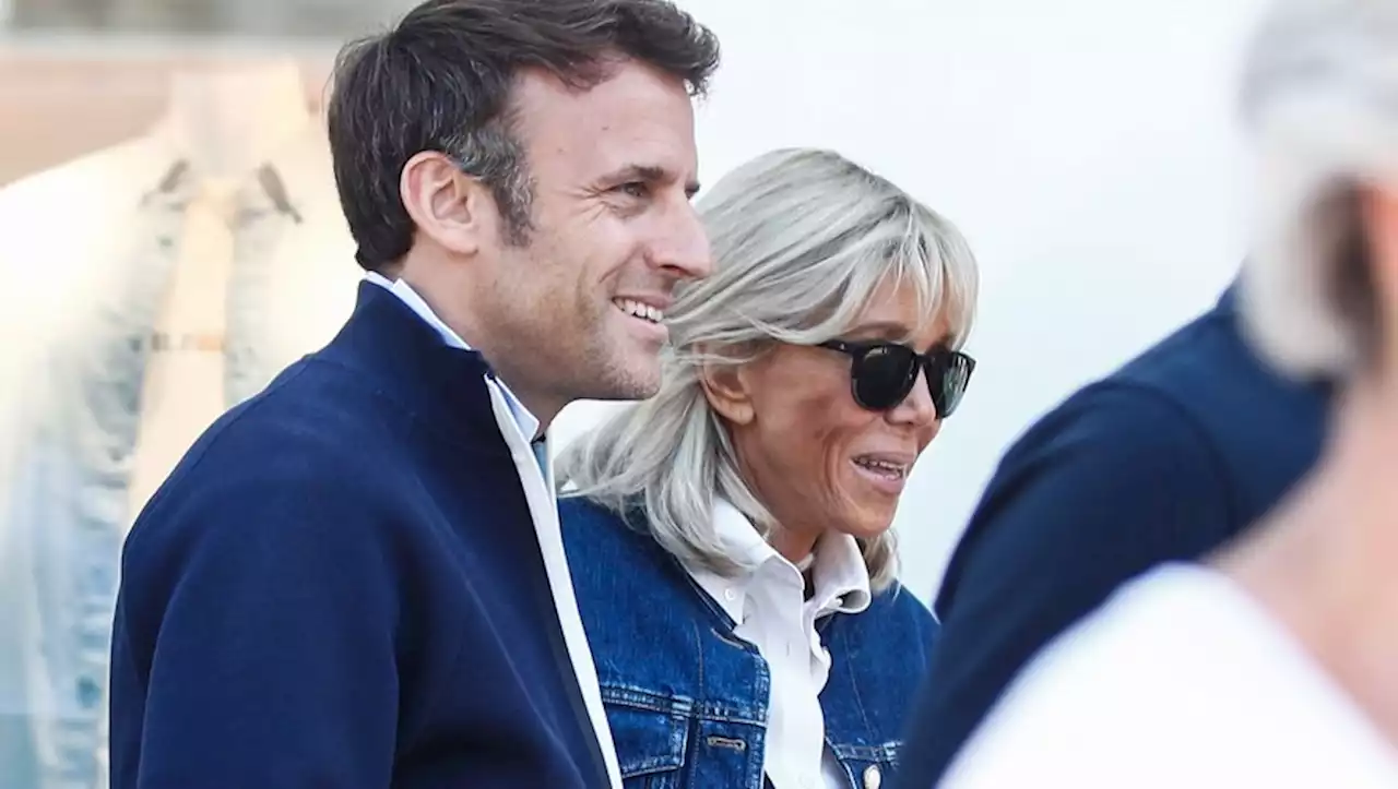 Emmanuel et Brigitte Macron sortent du Fort de Brégançon pour aller manger une glace en famille