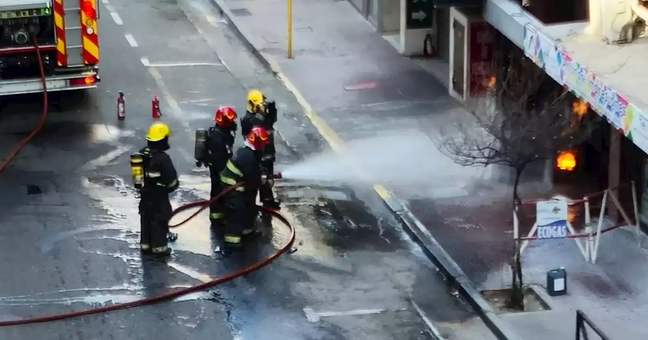 Video: dañaron un caño de gas y se desató un nuevo incendio en pleno centro de Córdoba | Sucesos | La Voz del Interior