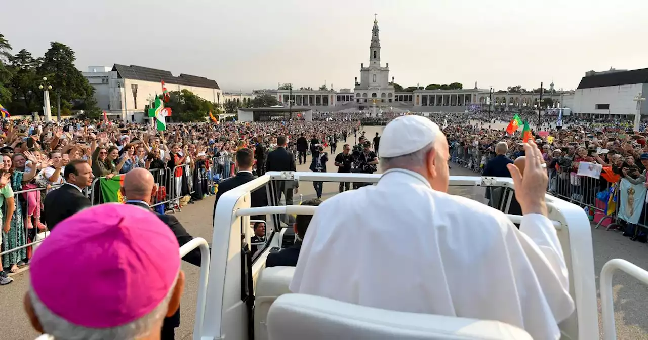 «L'Église ouverte à tous, à tous, à tous» : à Fatima, le pape abandonne ses deux discours et préfère improviser