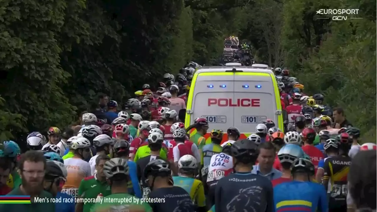 55 minutes d’interruption et des selfies : scènes lunaires aux Mondiaux de cyclisme sur route