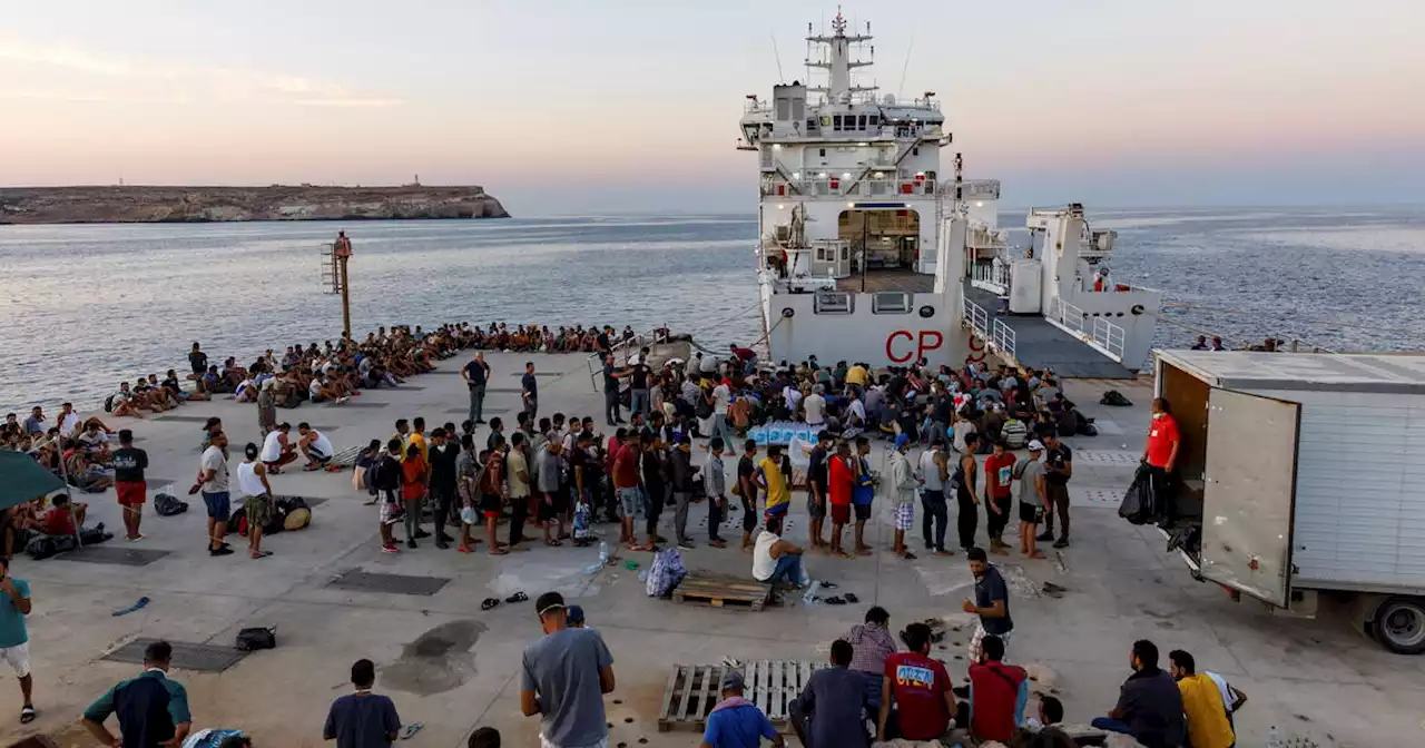 Au moins 30 migrants portés disparus après deux naufrages au large d’une île italienne