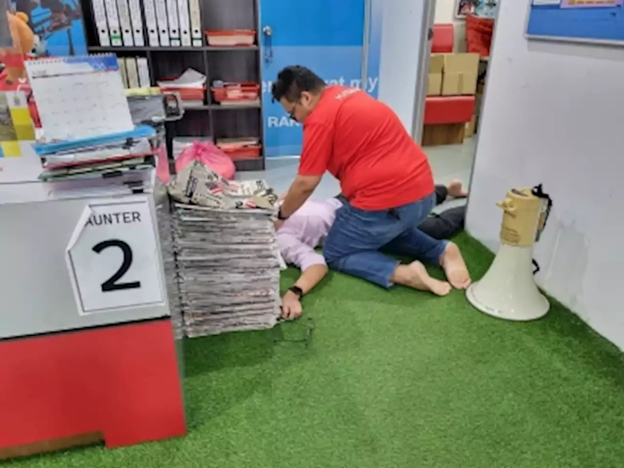 Pakatan candidate for Machang Bubok faints from exhaustion