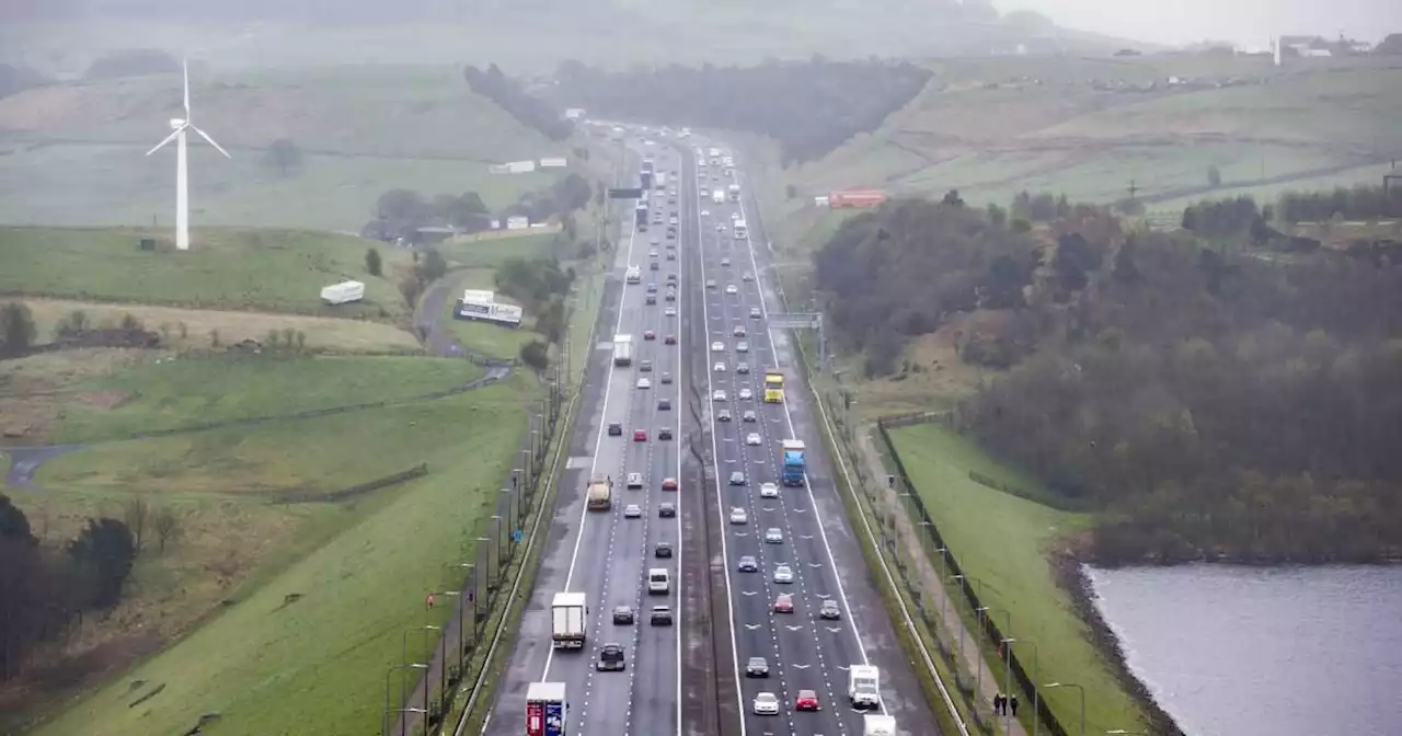 'Serious' crash shuts down M62 all morning