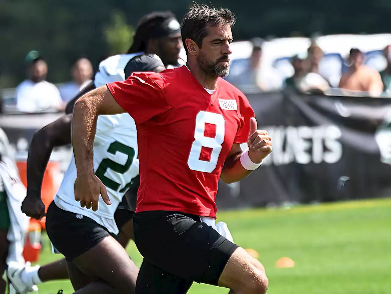 Aaron Rodgers OK after getting foot stepped on in Jets’ practice