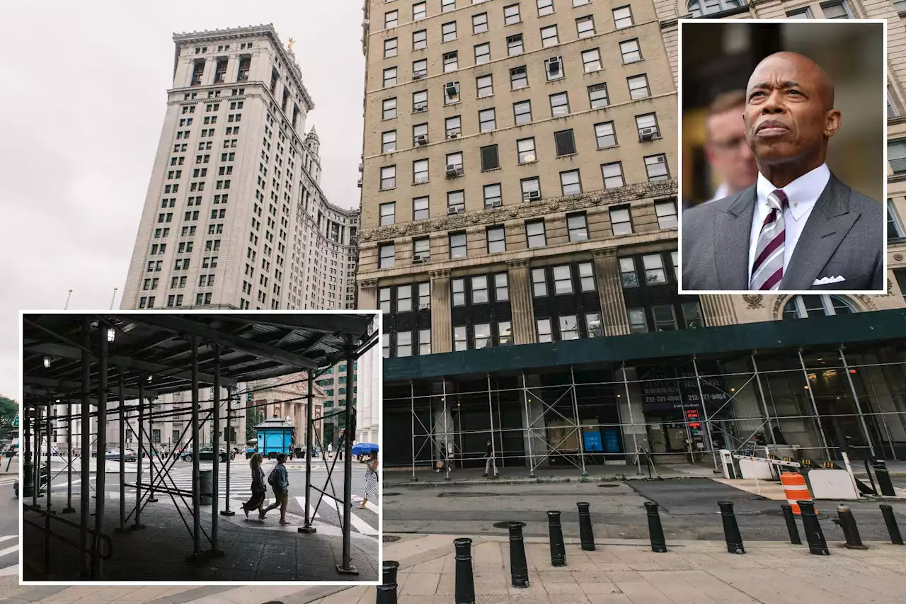 ‘Deteriorated’ scaffolding surrounds City Hall-owned 2 Lafayette St — despite Adams’ ‘crackdown’