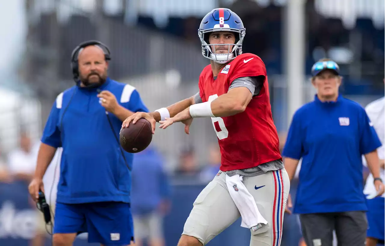 Giants’ Daniel Jones, Darren Waller continue to build chemistry