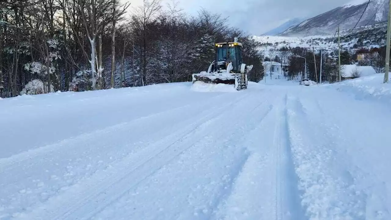 Ushuaia: vuelos suspendidos tras registrarse una intensa nevada | Tierra del Fuego