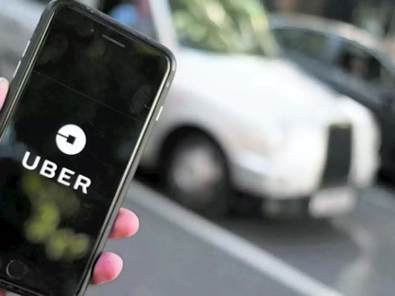 Acciones de Uber caen en medio de lento crecimiento