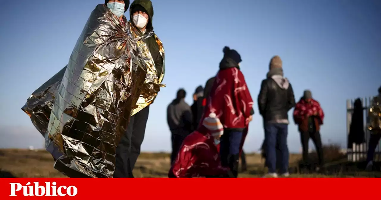 Governo britânico anuncia parceria com redes sociais para “parar os barcos” de migrantes