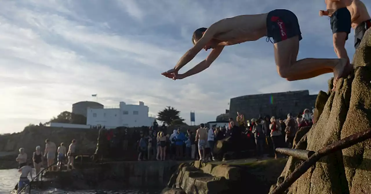 Warning as swimming banned for popular Dublin beach due to high bacteria levels