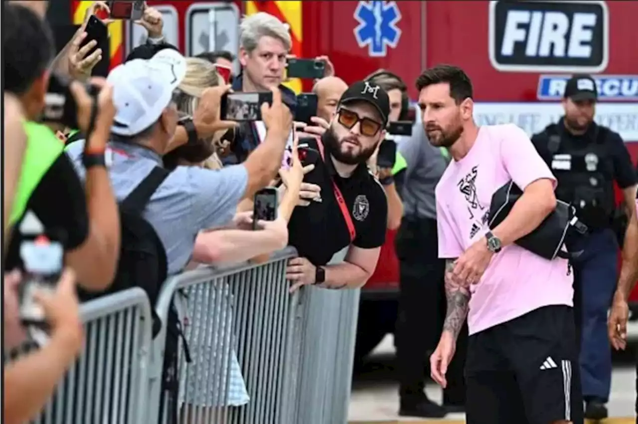 Langgar Aturan, Petugas Kebersihan Stadion Dipecat Gara-gara Minta Tanda Tangan Lionel Messi