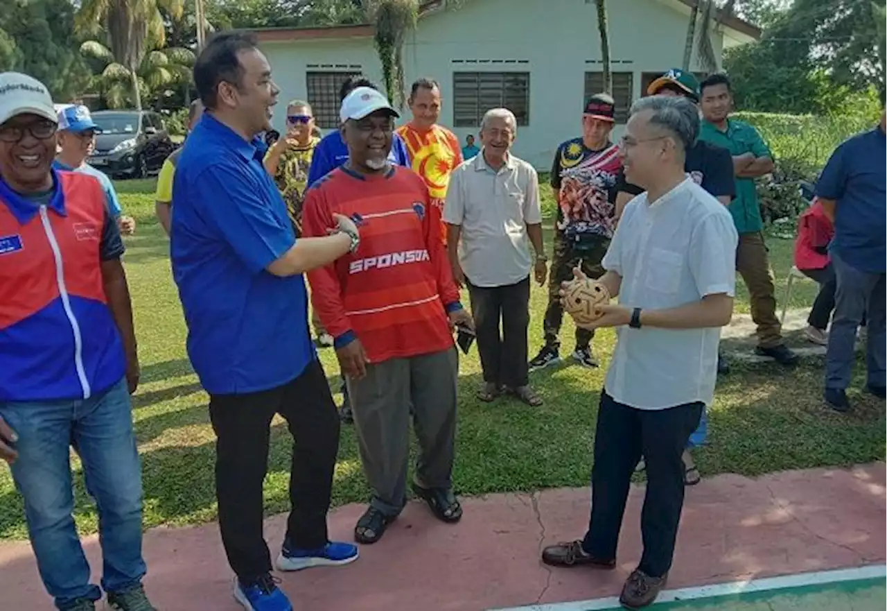 State polls: Fahmi, Ahmad Maslan join BN candidate in Dusun Tua, pledge to improve mobile networks and give top priority to flood woes