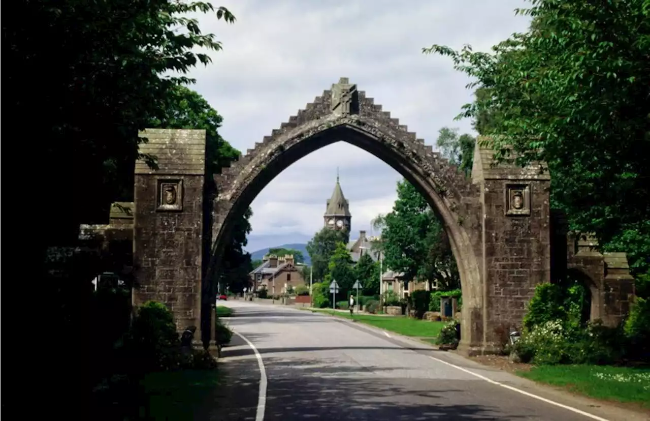 Travellers 'banned from using public toilets' as tensions sparked in Scots village