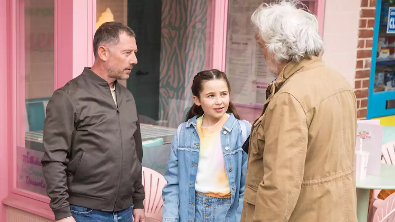 Stu Carpenter makes finds Eliza with a man in Coronation Street