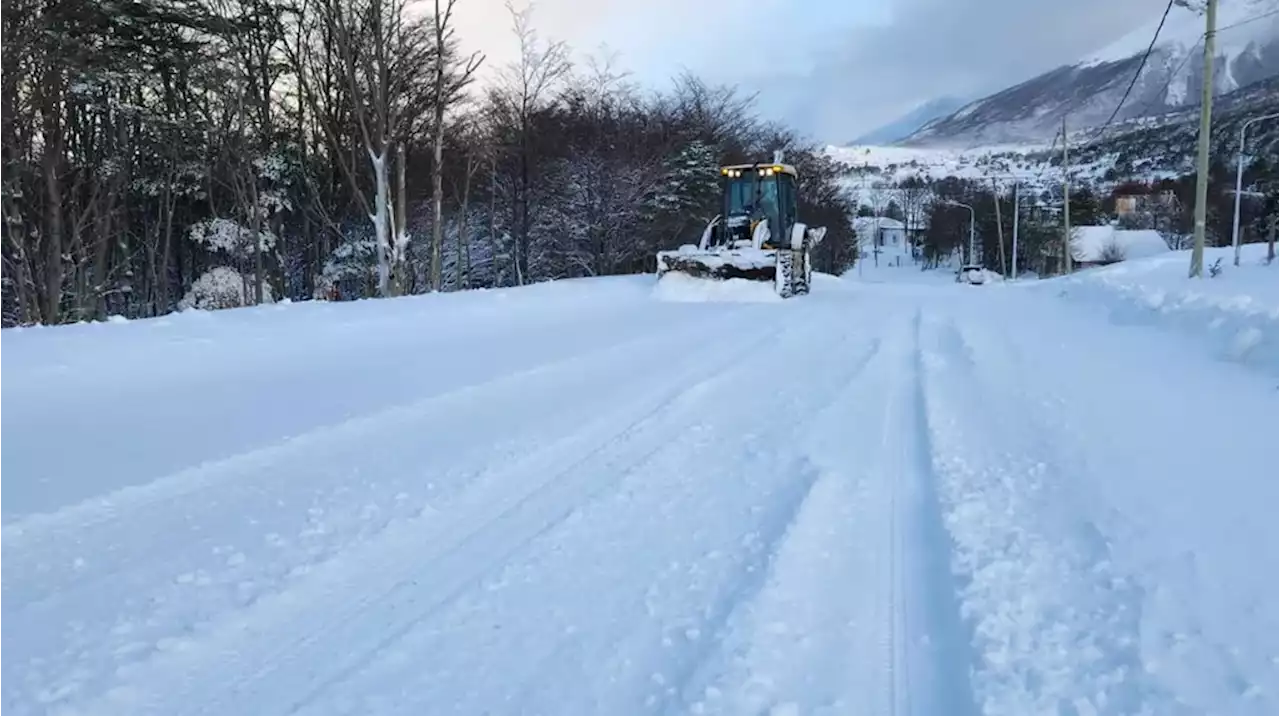 Por el fuerte temporal en Ushuaia cerraron el aeropuerto y suspendieron todos los vuelos