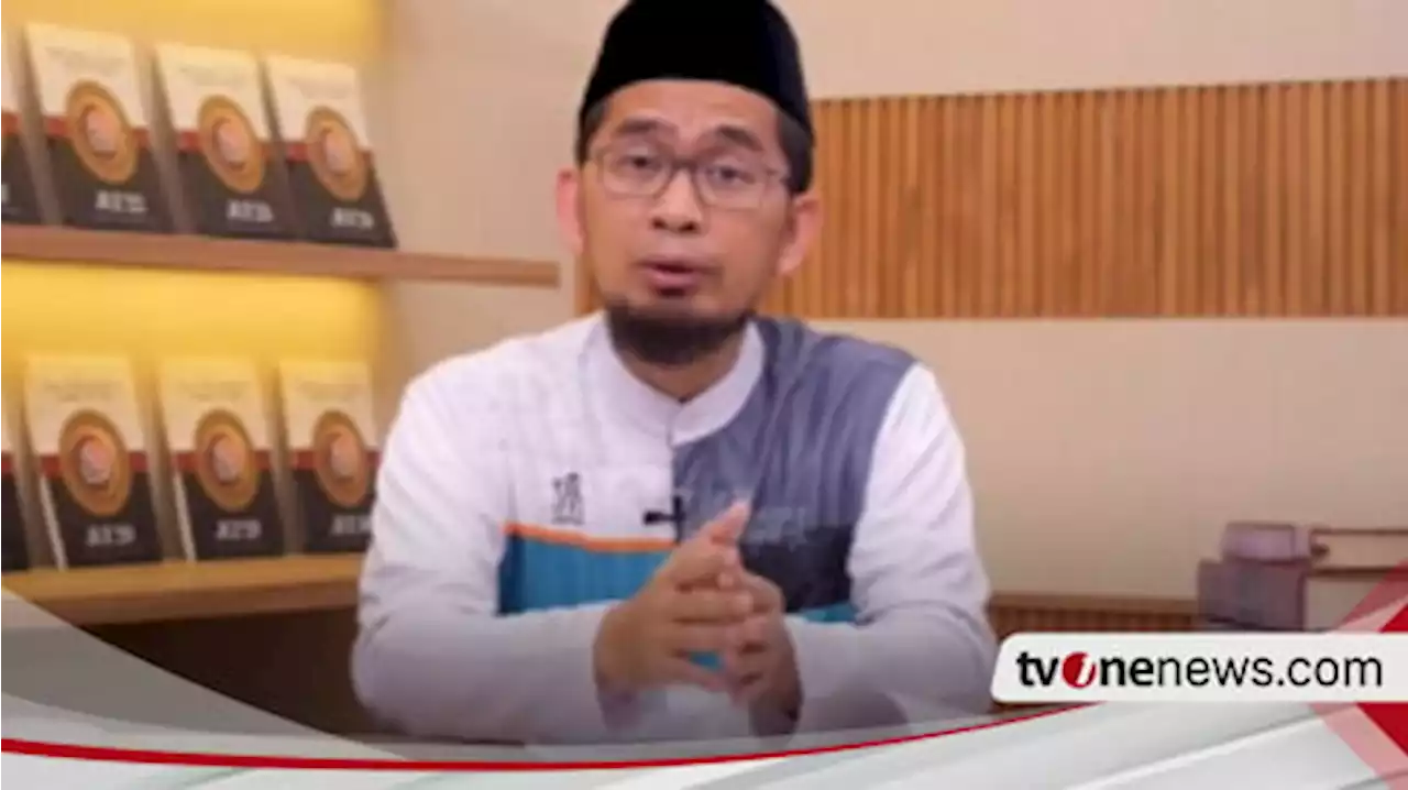 Ustaz Adi Hidayat Jelaskan Hukum Bersalaman dengan Jamaah Lain Sesudah Menunaikan Salat Berjamaah, Ternyata Itu....