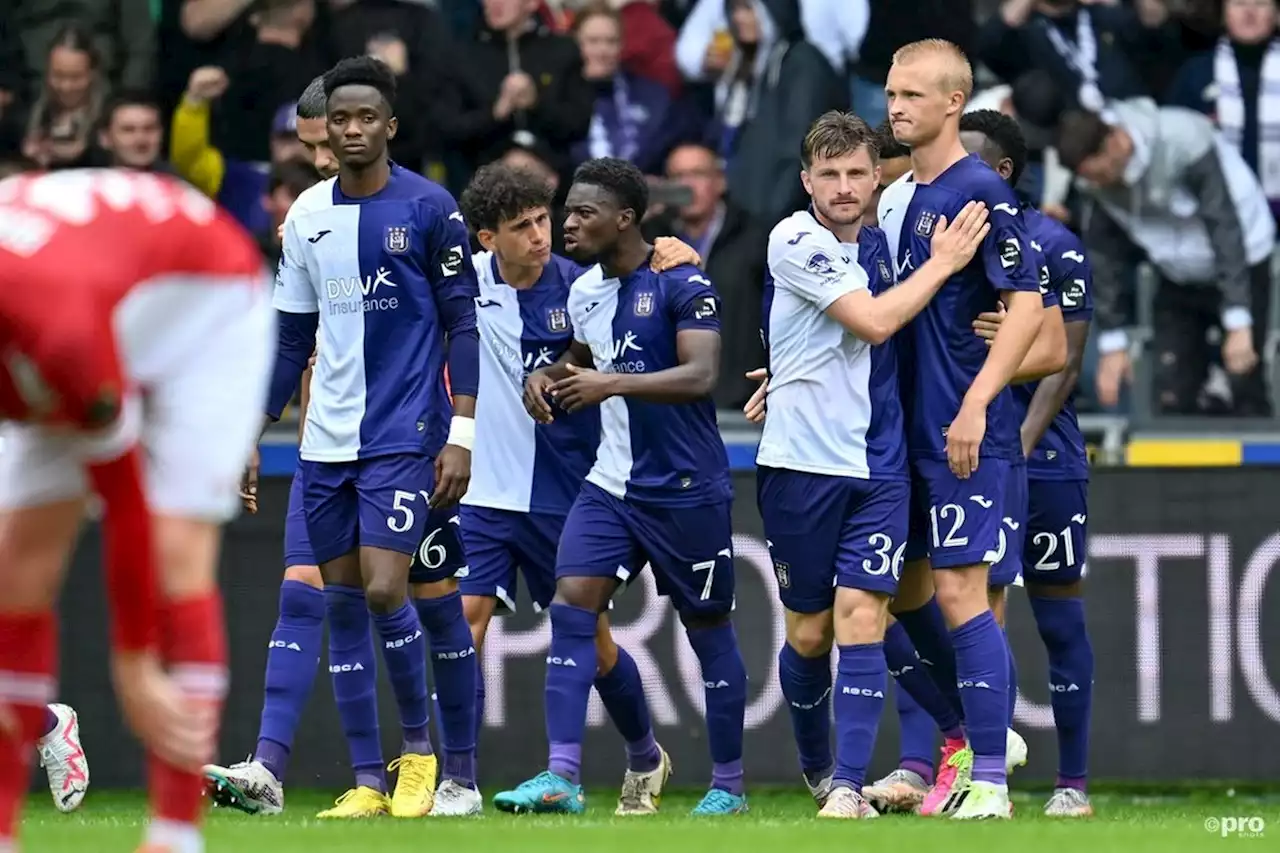 Dolberg bezorgt Van Bommel eerste nederlaag als kampioen