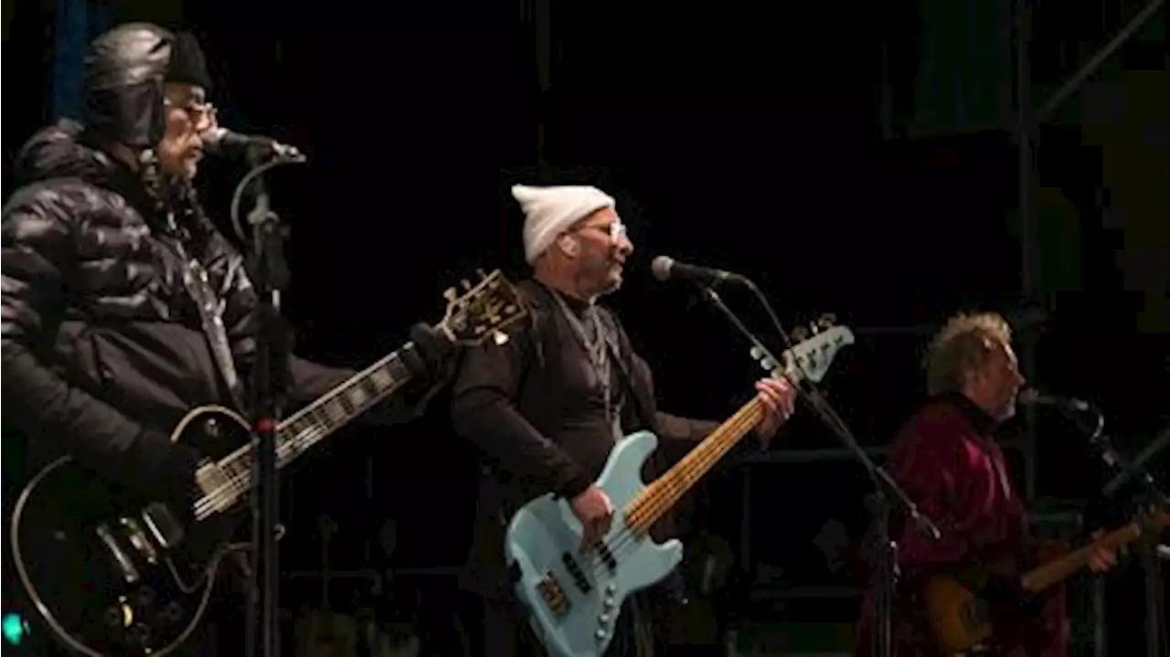 El rock de Los Tipitos cerró la Fiesta Nacional de la Nieve en Bariloche