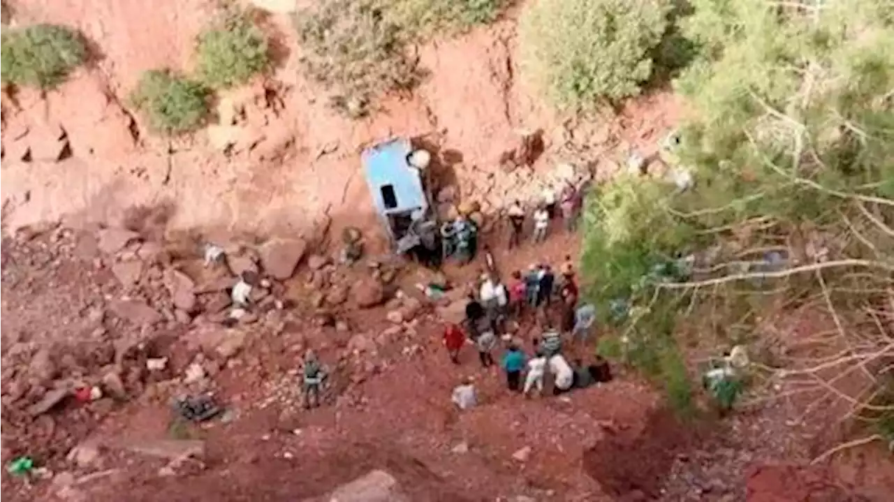 Murieron 24 personas en un vuelco de minibús en Marruecos