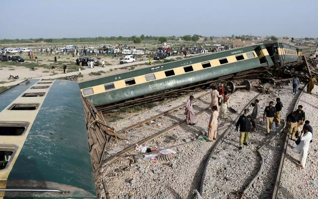 Al menos 30 muertos y 80 heridos en accidente de tren en Pakistán